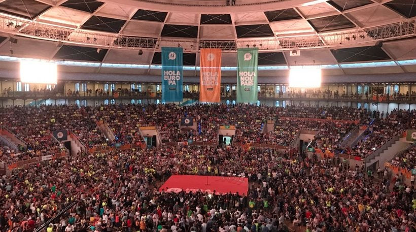 Με μια τεράστια συγκέντρωση ξεκίνησαν και επίσημα την προεκλογική εκστρατεία υπέρ του «ναι» οι Καταλανοί – Βίντεο